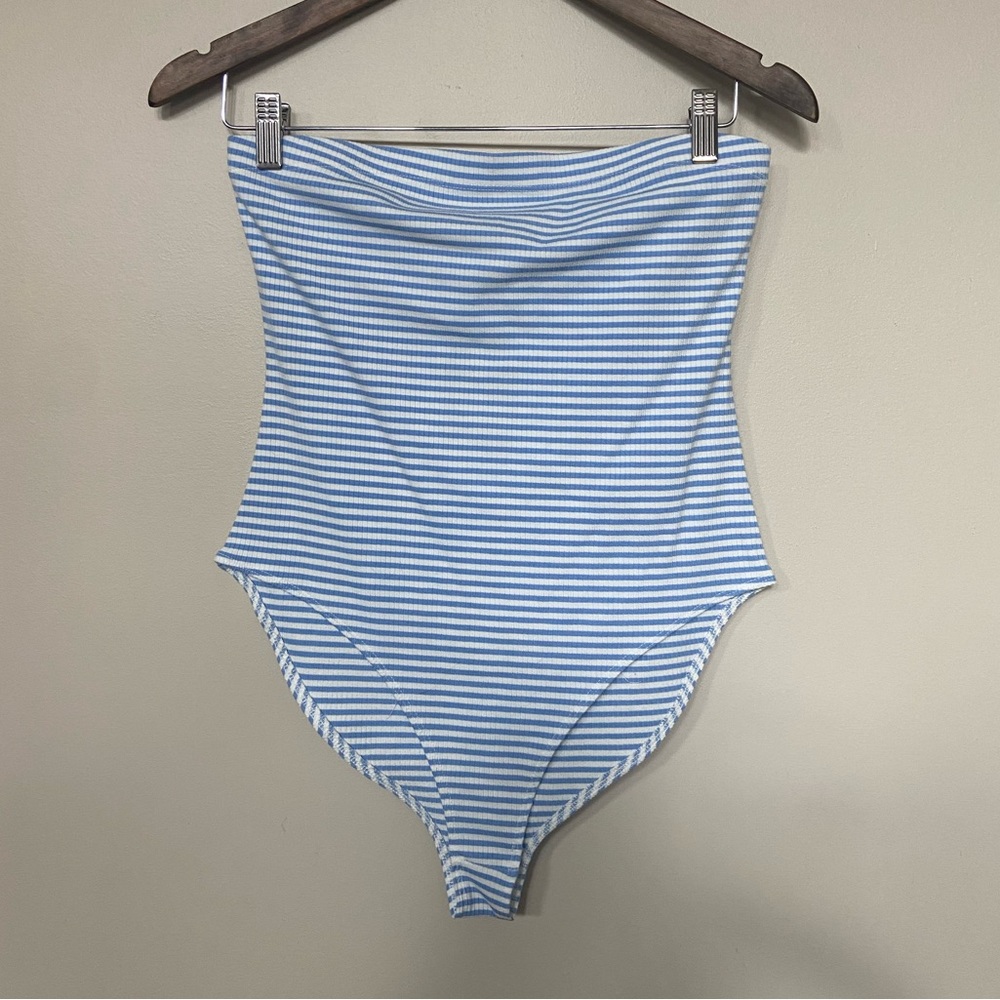🔸 Forever 21 🔸 strapless striped bodysuit
